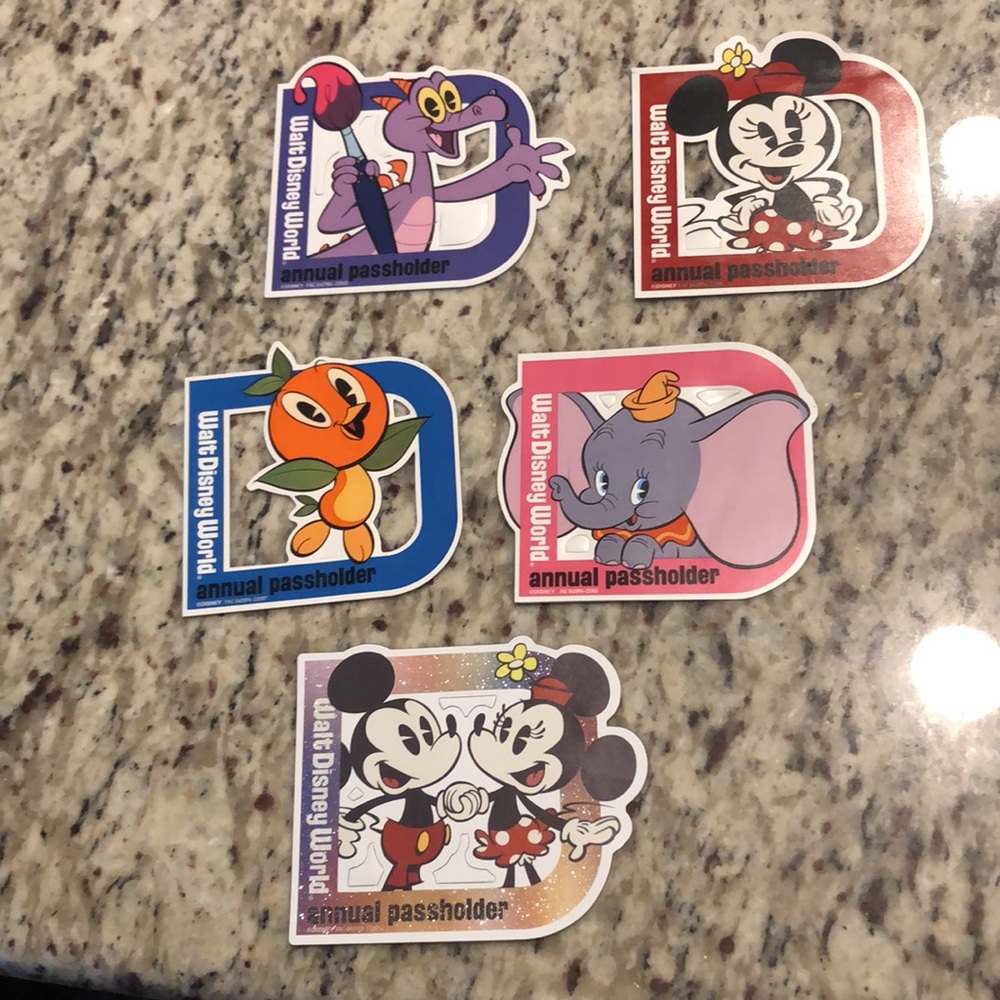 14 Disney passholder magnets SET